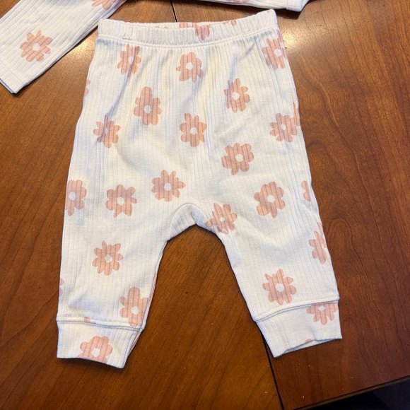 Floral Baby Onesie and Pants Set NWT - Picture 4 of 5